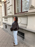 Load image into Gallery viewer, Kunstlederjacke mit Turtleneck