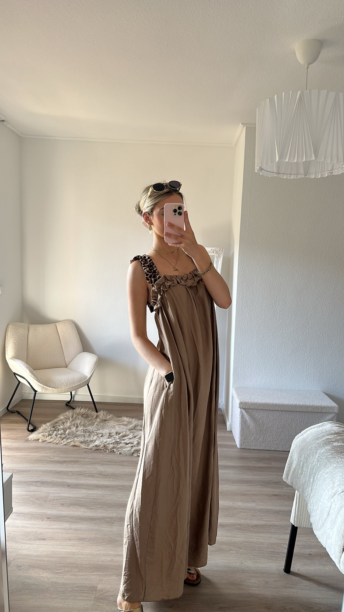 Basic Kleid mit Leodetail