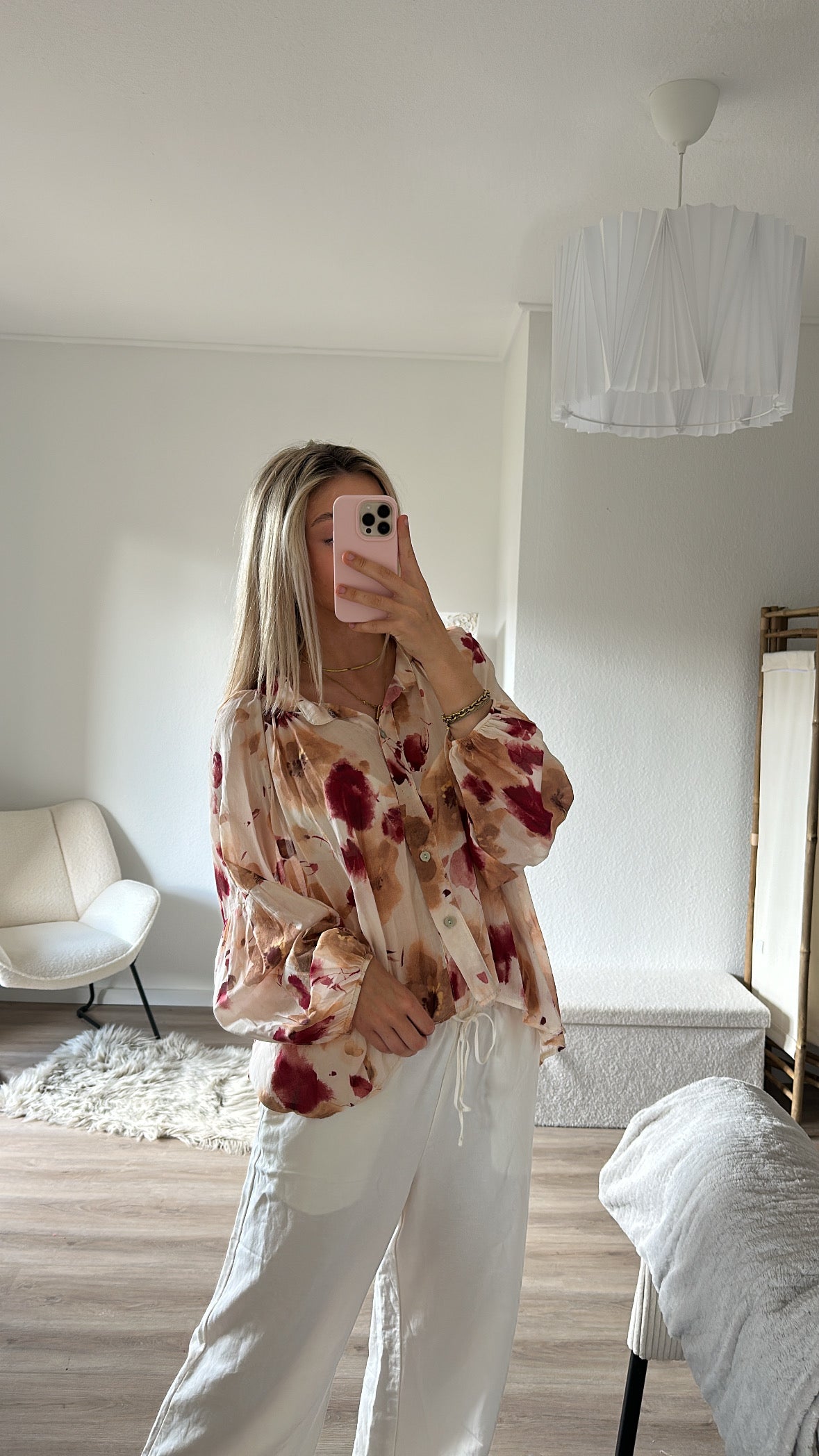 Bluse mit Blumenmuster - leicht transparent