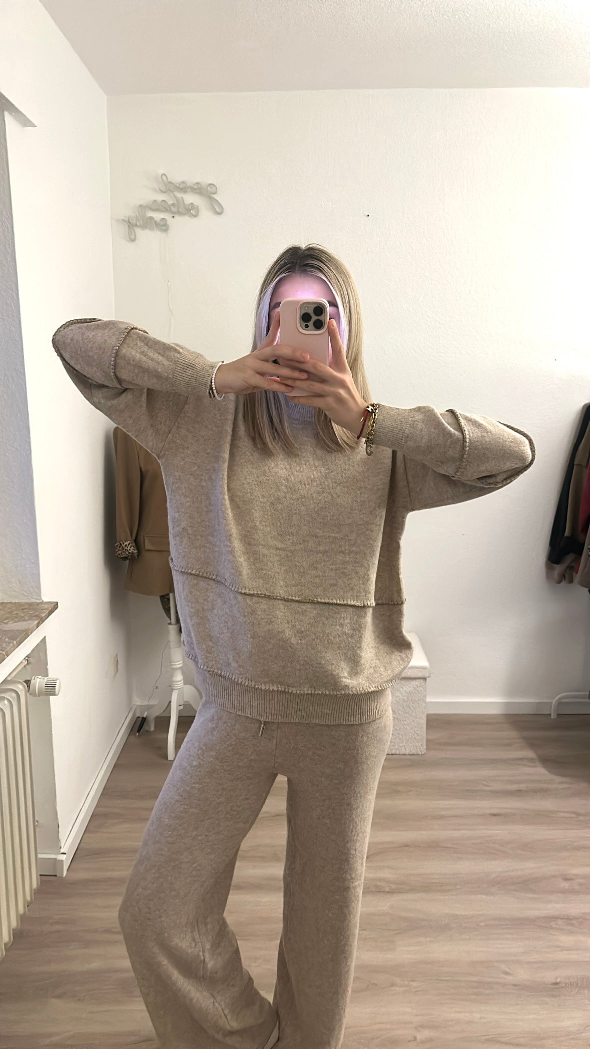 Zweiteiler mit goldenen Details