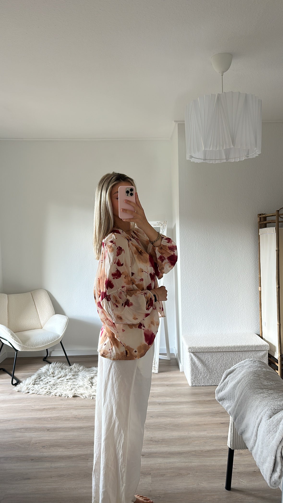 Bluse mit Blumenmuster - leicht transparent