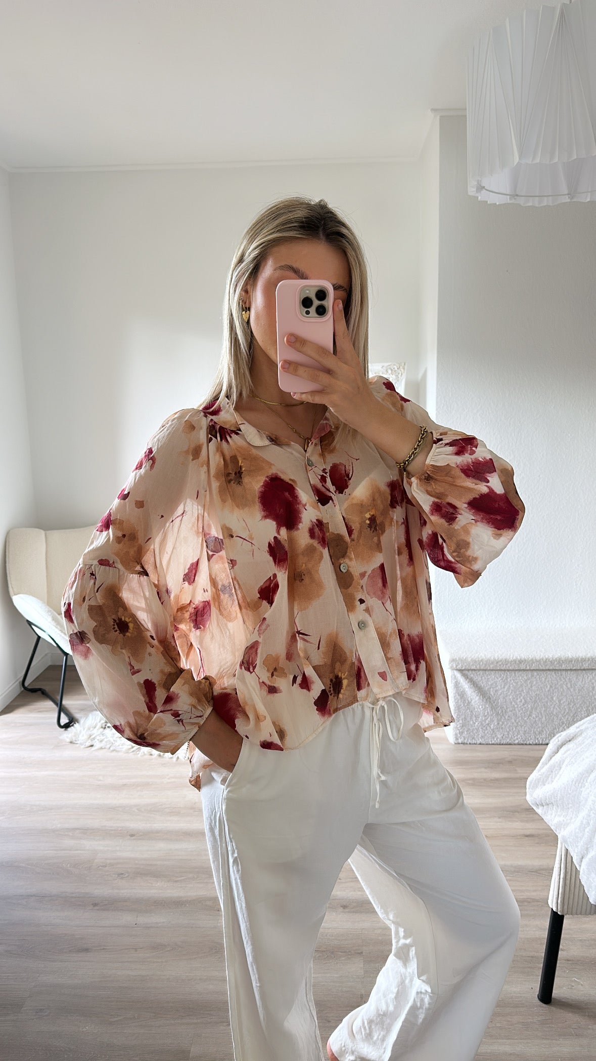 Bluse mit Blumenmuster - leicht transparent