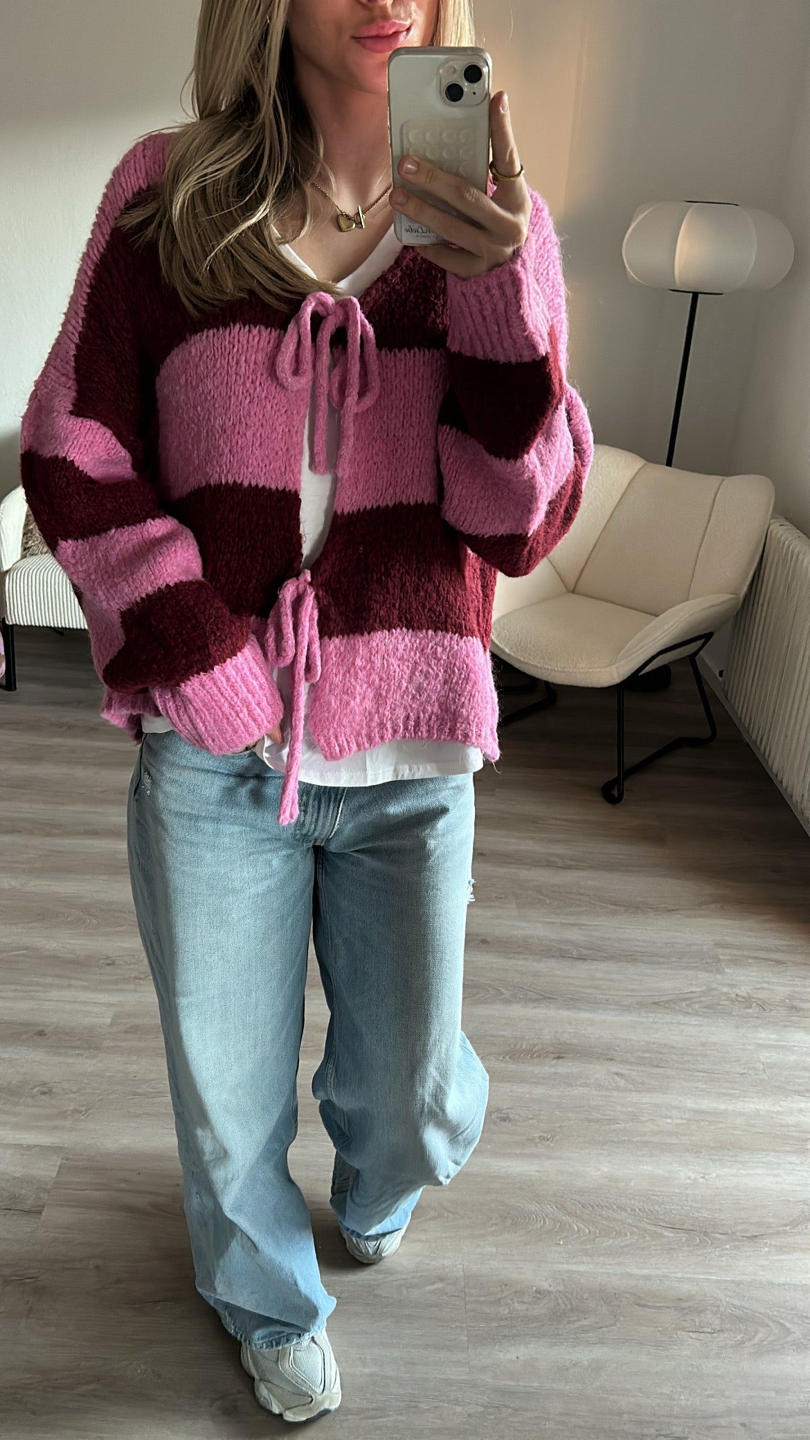 Strickjacke mit Schleifen- gestreift