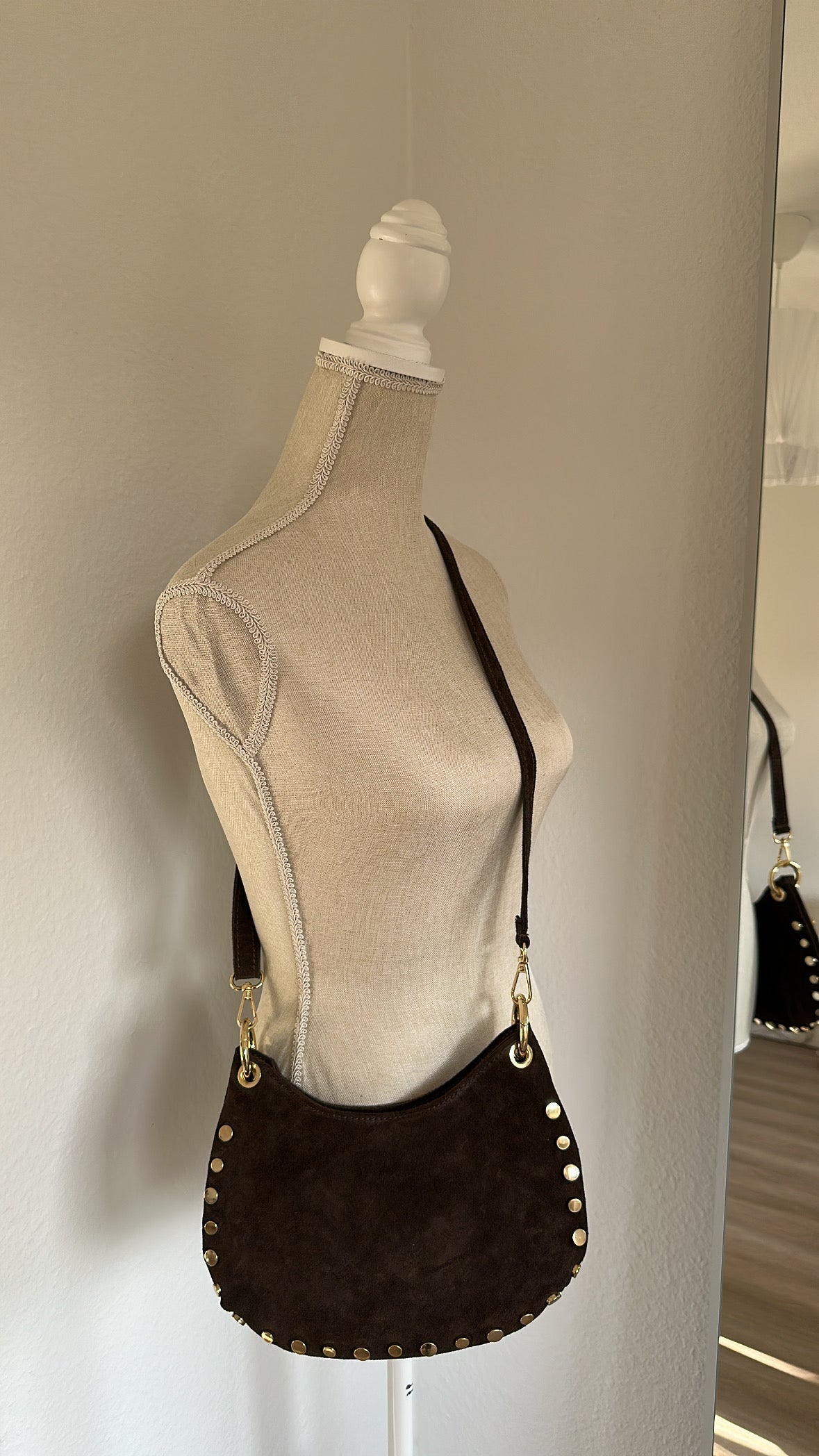 Wildledertasche mit Nieten