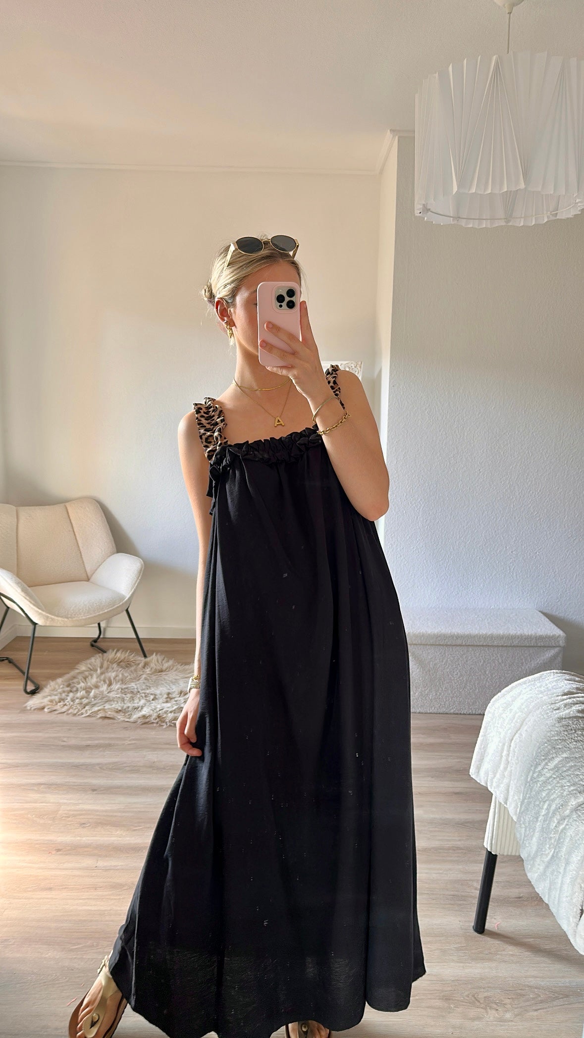 Basic Kleid mit Leodetail
