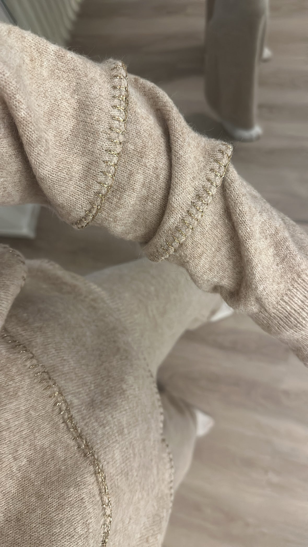 Zweiteiler mit goldenen Details