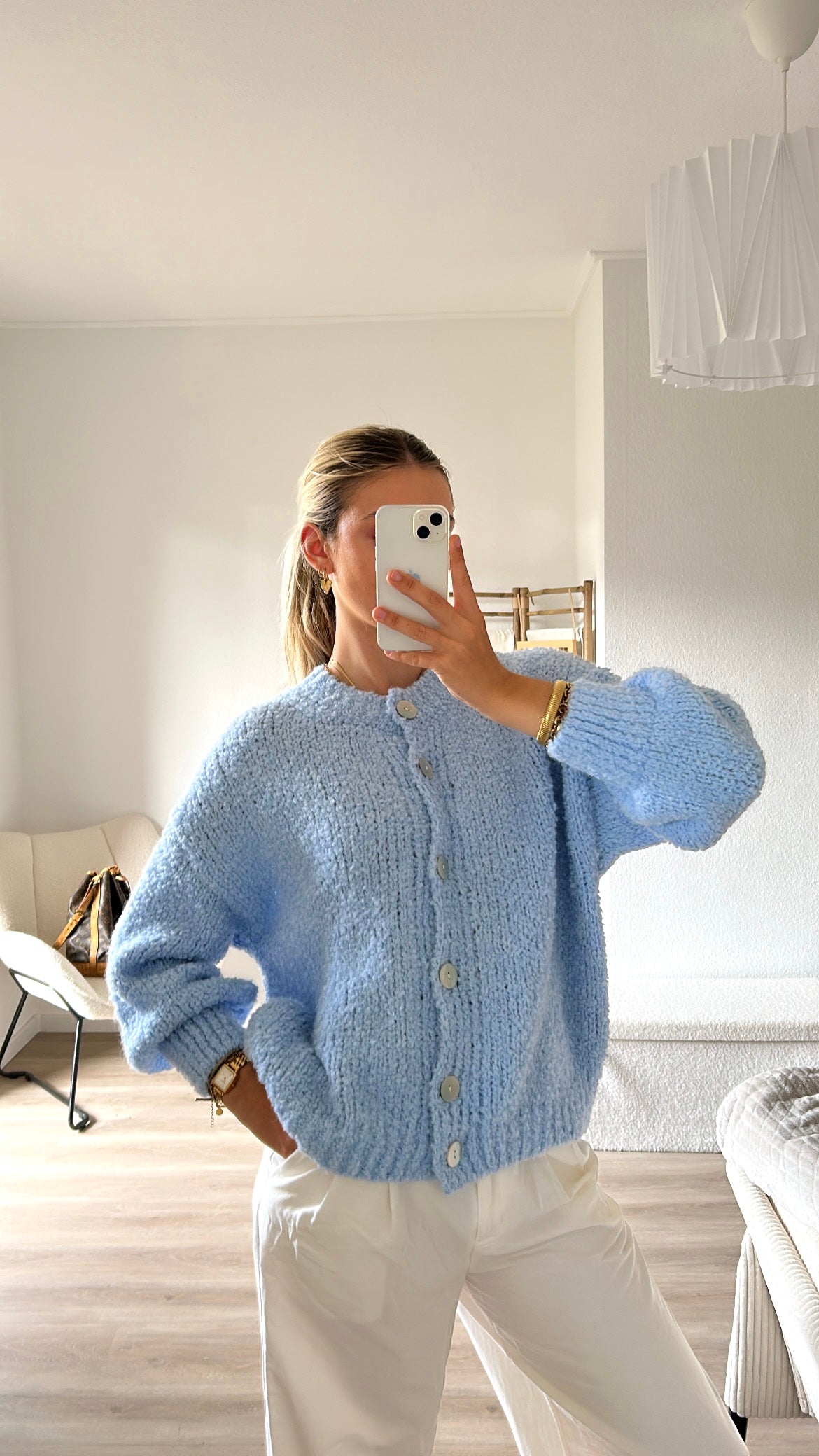 Bouclé Strickjacke- hellblau