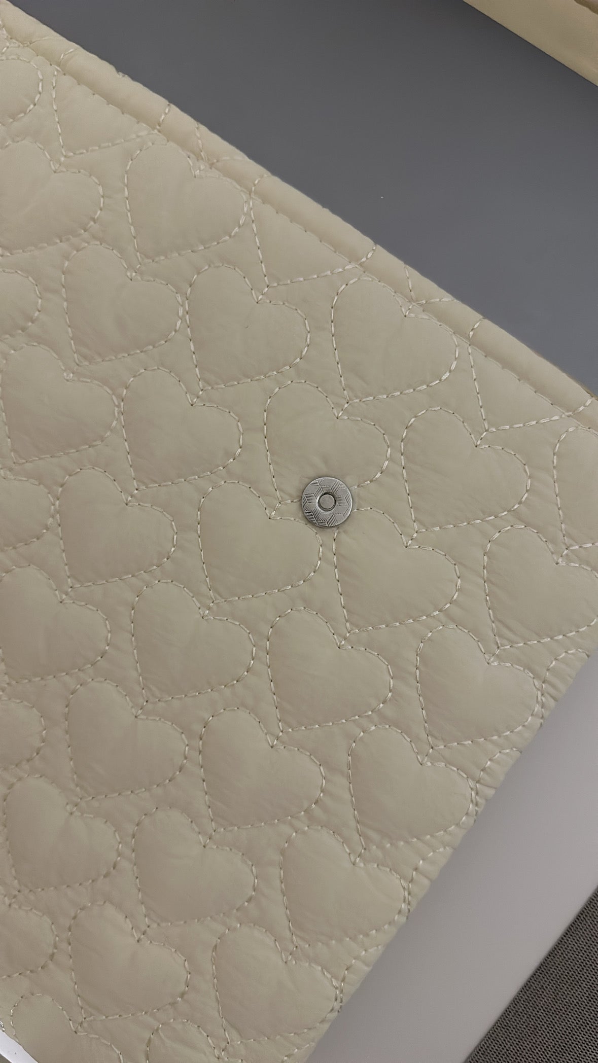 Laptoptasche mit Herzmuster