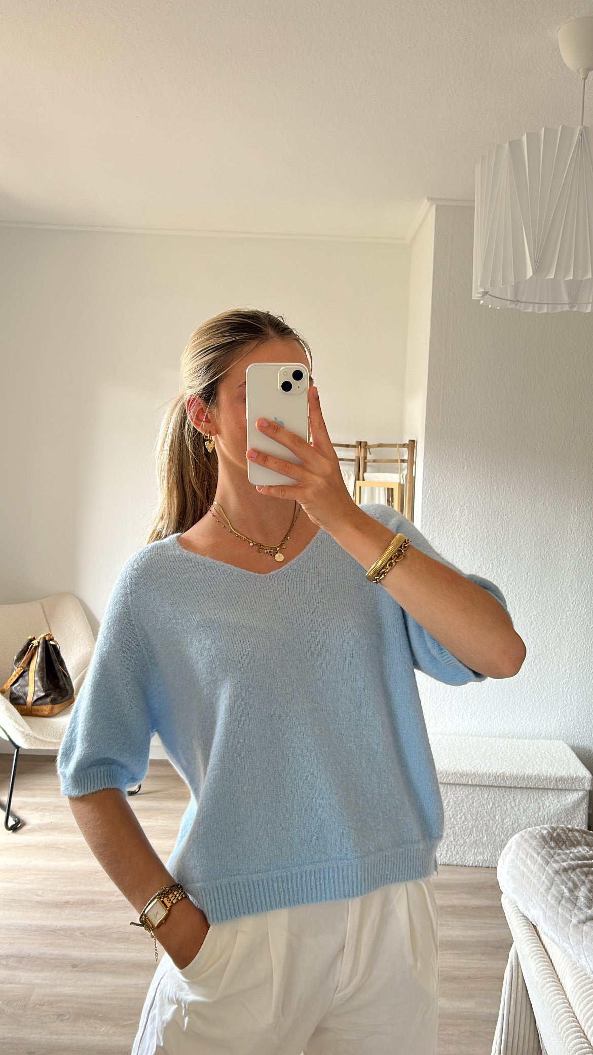 Kurzarmpullover mit V-Ausschnitt