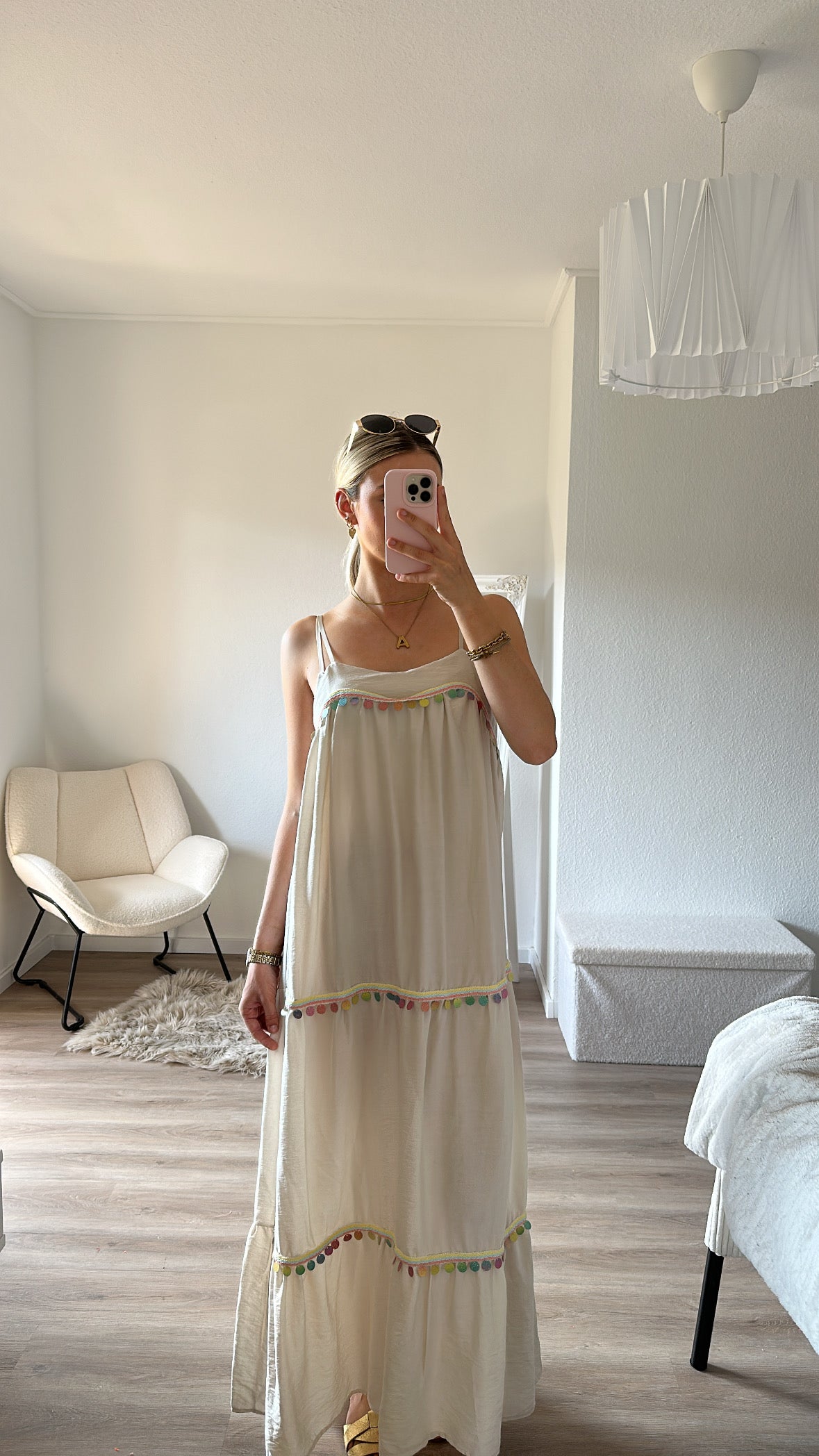 Spaghettikleid mit Pailletten