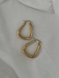 Bild in Galerie-Betrachter laden, Square Wave Hoops Maxi