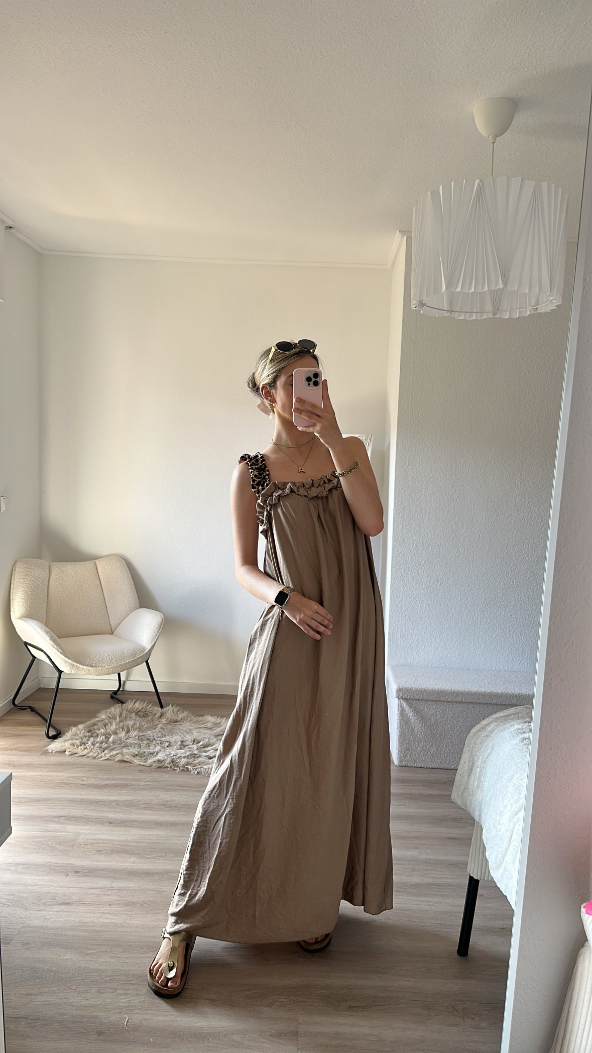 Basic Kleid mit Leodetail