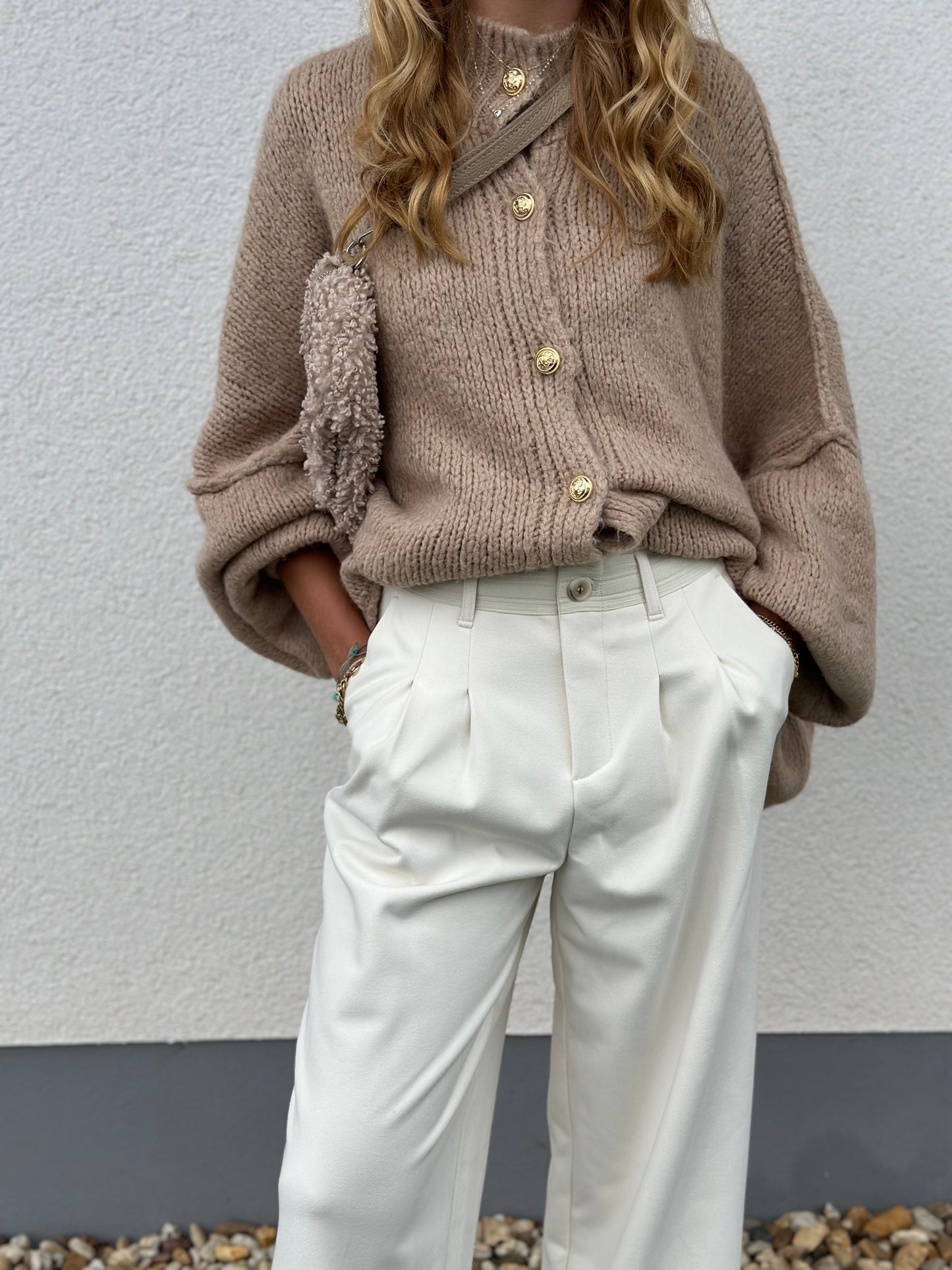BESTSELLER !! Strickjacke mit goldenen Manschettenknöpfen