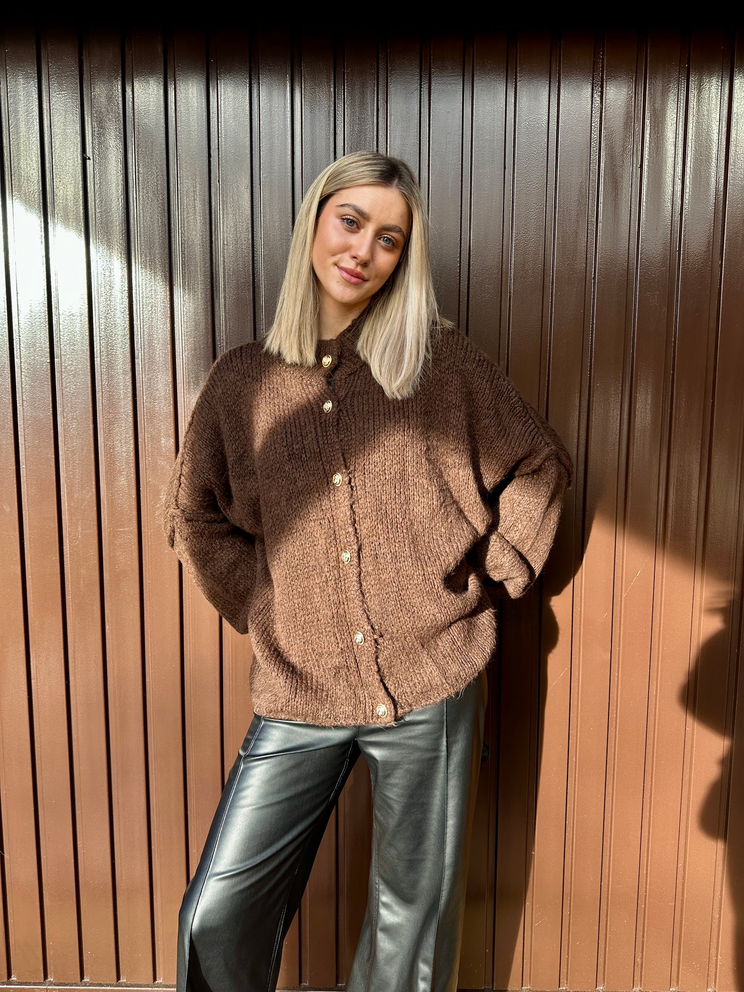 BESTSELLER !! Strickjacke mit goldenen Manschettenknöpfen