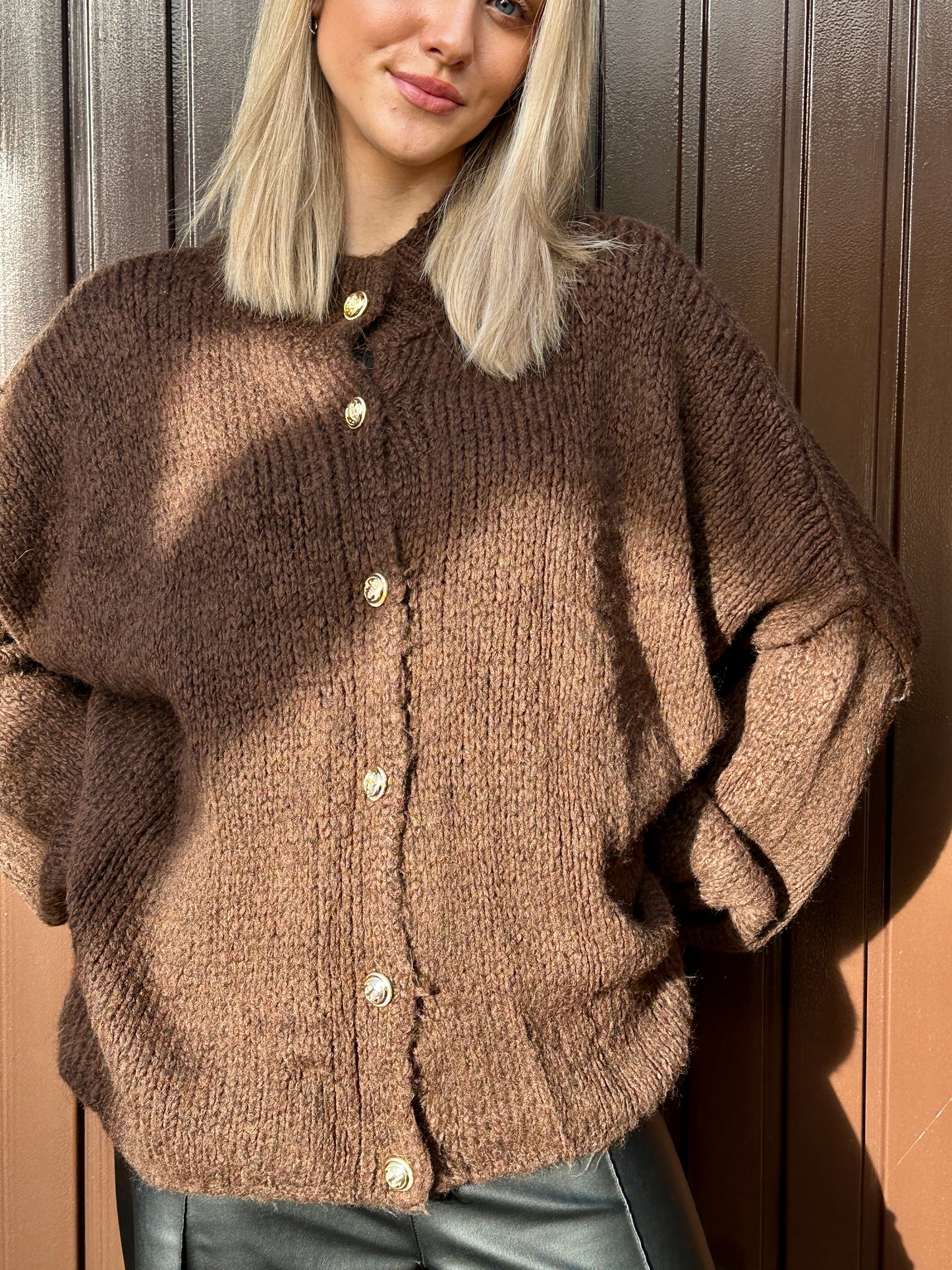 BESTSELLER !! Strickjacke mit goldenen Manschettenknöpfen