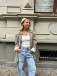 Bild in Galerie-Betrachter laden, Oversize Blazer mit Nadelstreifen