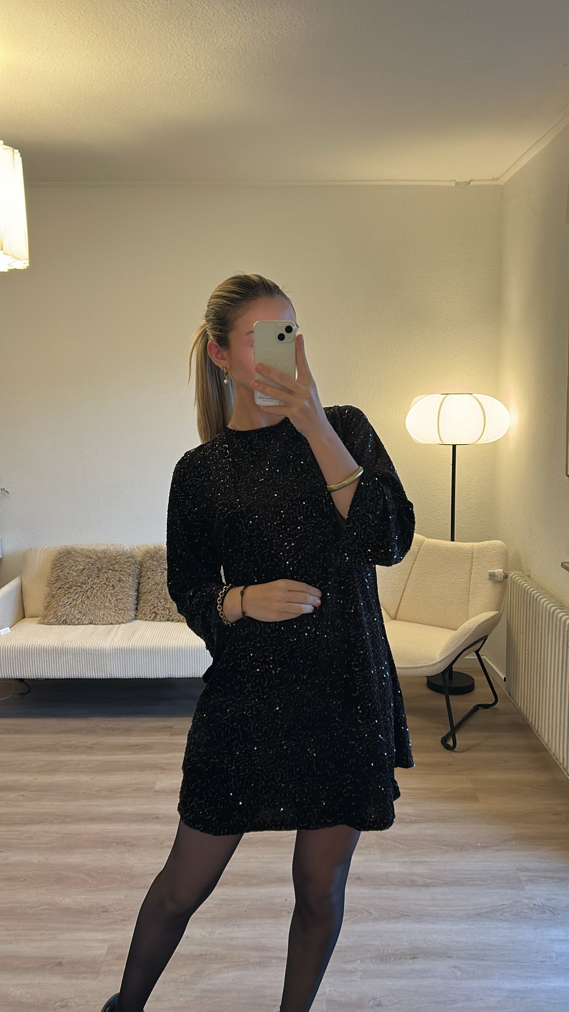 Glitzerkleid mit Schleife