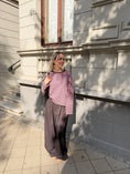 Load image into Gallery viewer, Gestreiftes Langarmshirt
