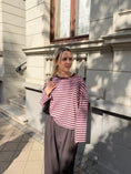 Load image into Gallery viewer, Gestreiftes Langarmshirt
