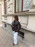 Load image into Gallery viewer, Kunstlederjacke mit Turtleneck
