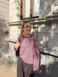 Load image into Gallery viewer, Gestreiftes Langarmshirt

