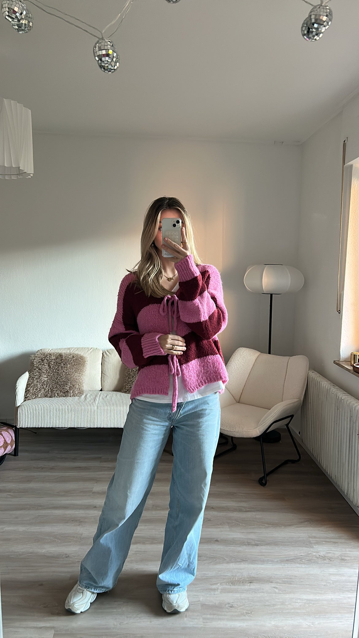 Strickjacke mit Schleifen- gestreift