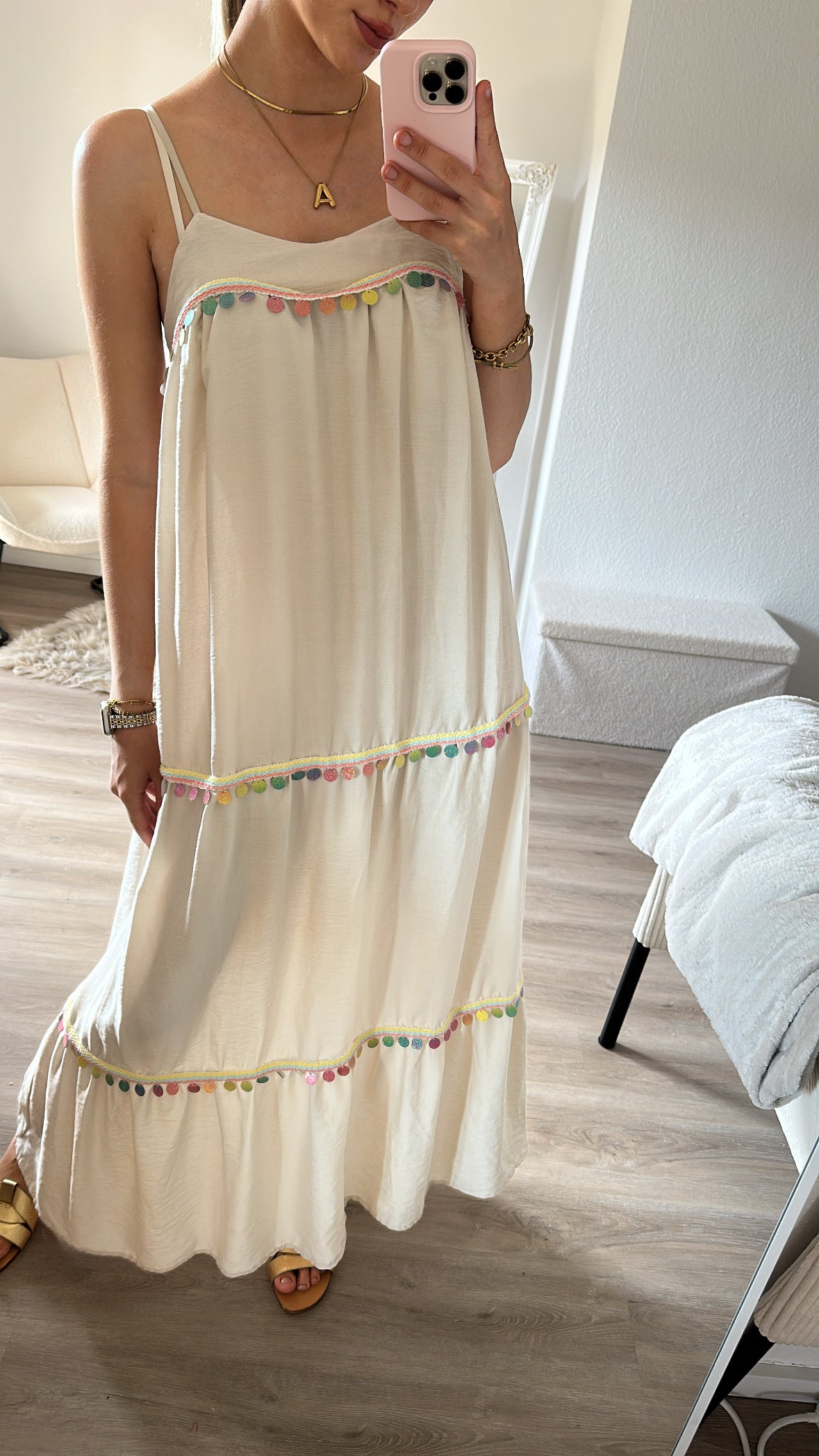 Spaghettikleid mit Pailletten
