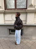 Load image into Gallery viewer, Kunstlederjacke mit Turtleneck

