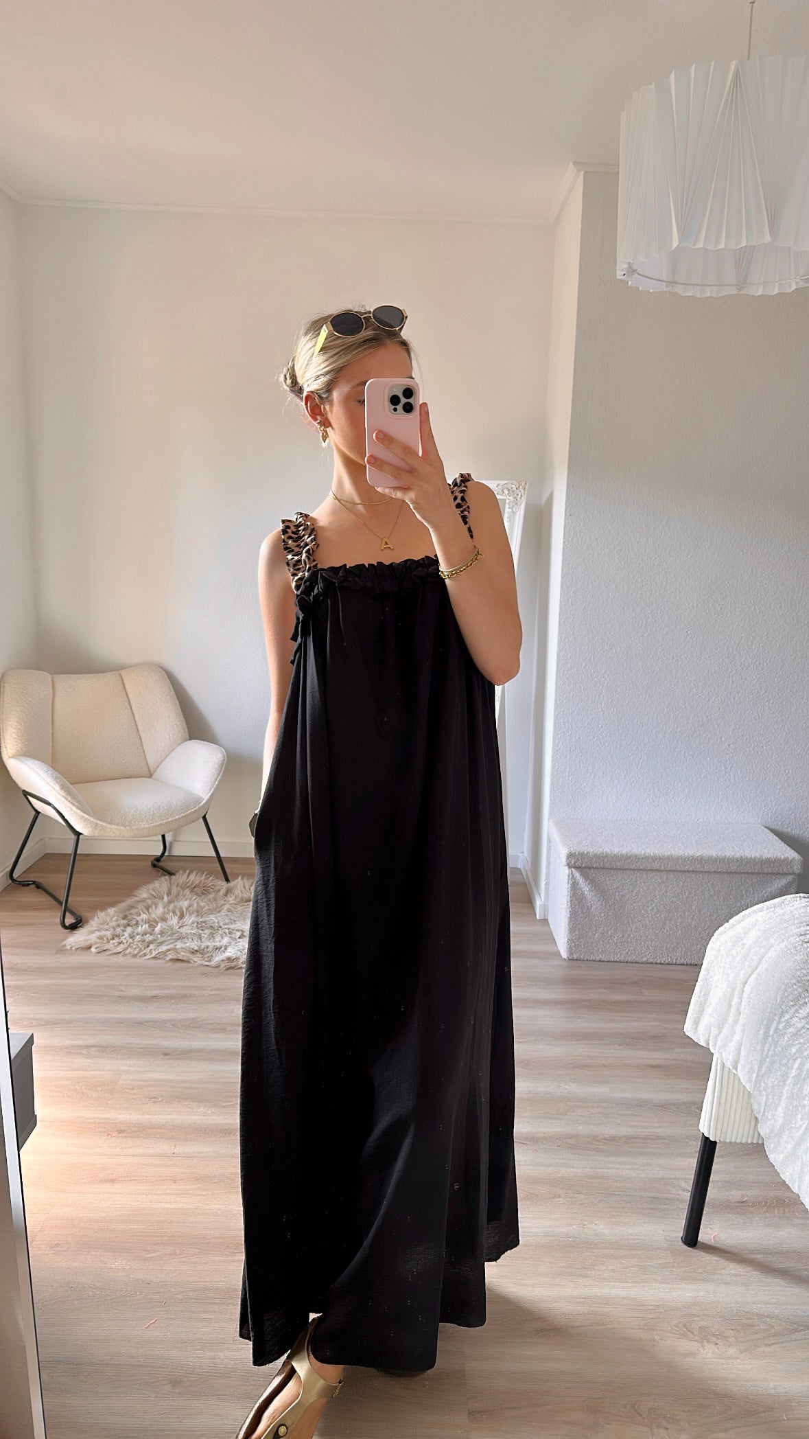 Basic Kleid mit Leodetail