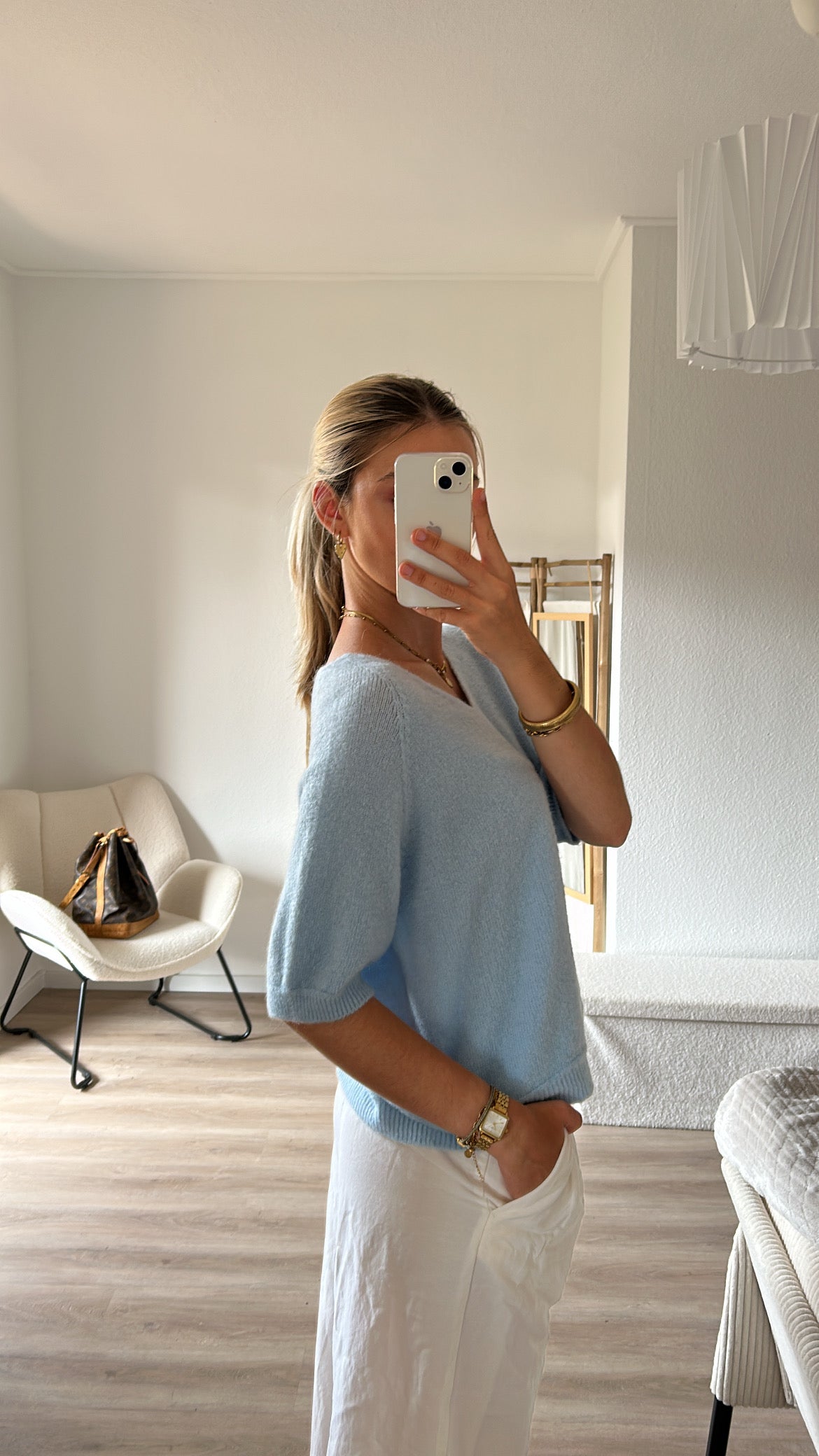 Kurzarmpullover mit V-Ausschnitt