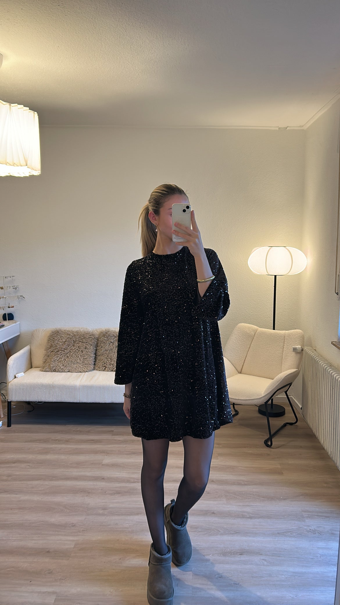 Glitzerkleid mit Schleife