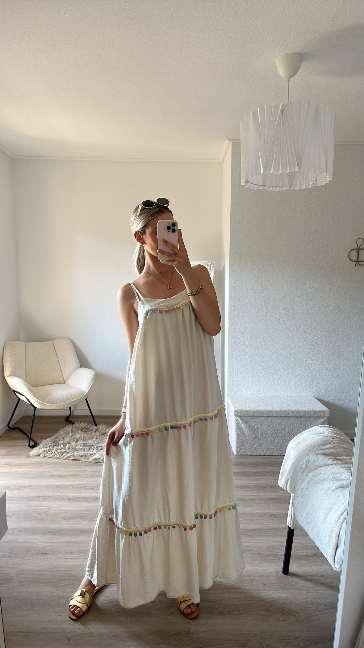 Spaghettikleid mit Pailletten