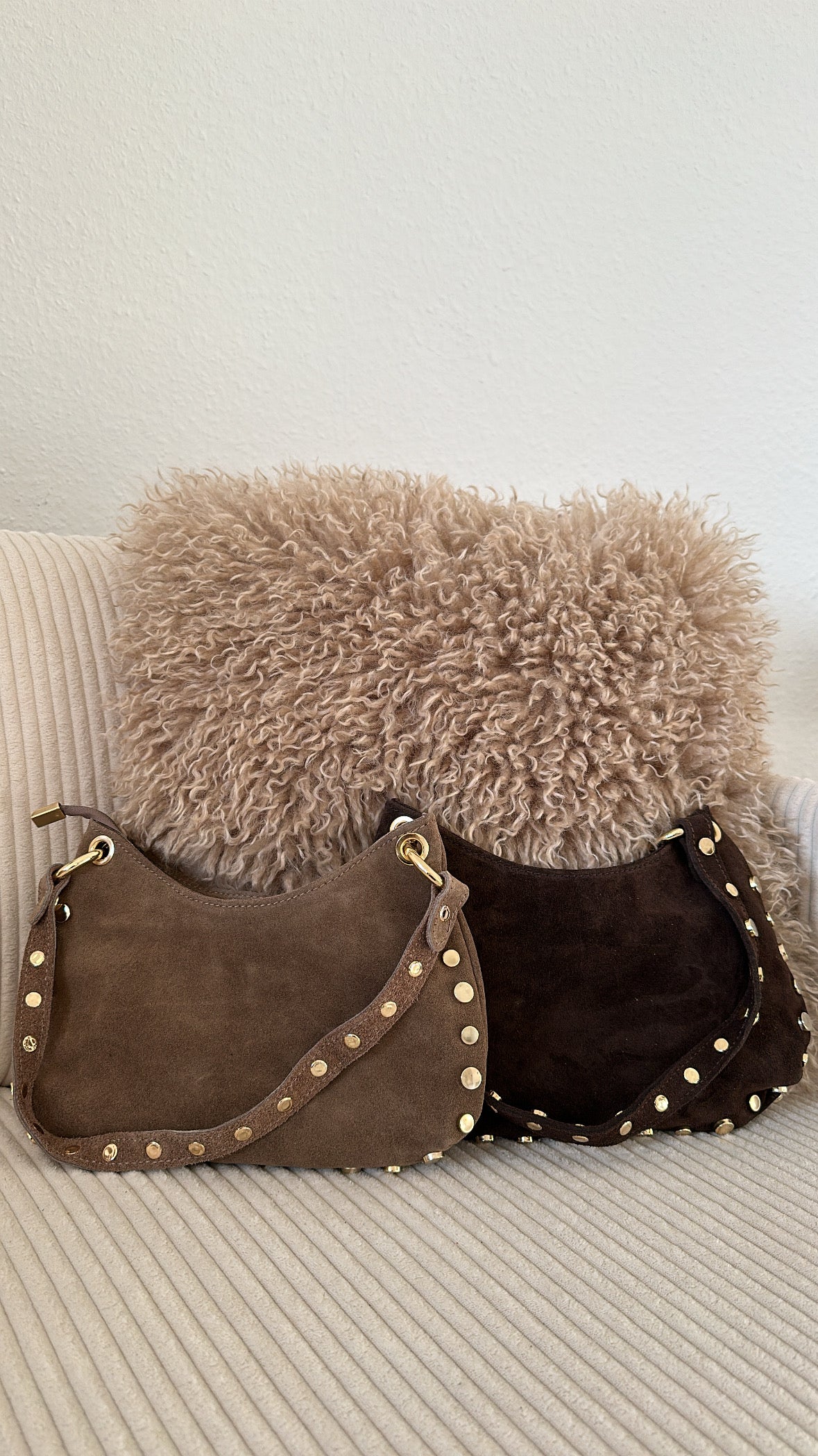 Wildledertasche mit Nieten