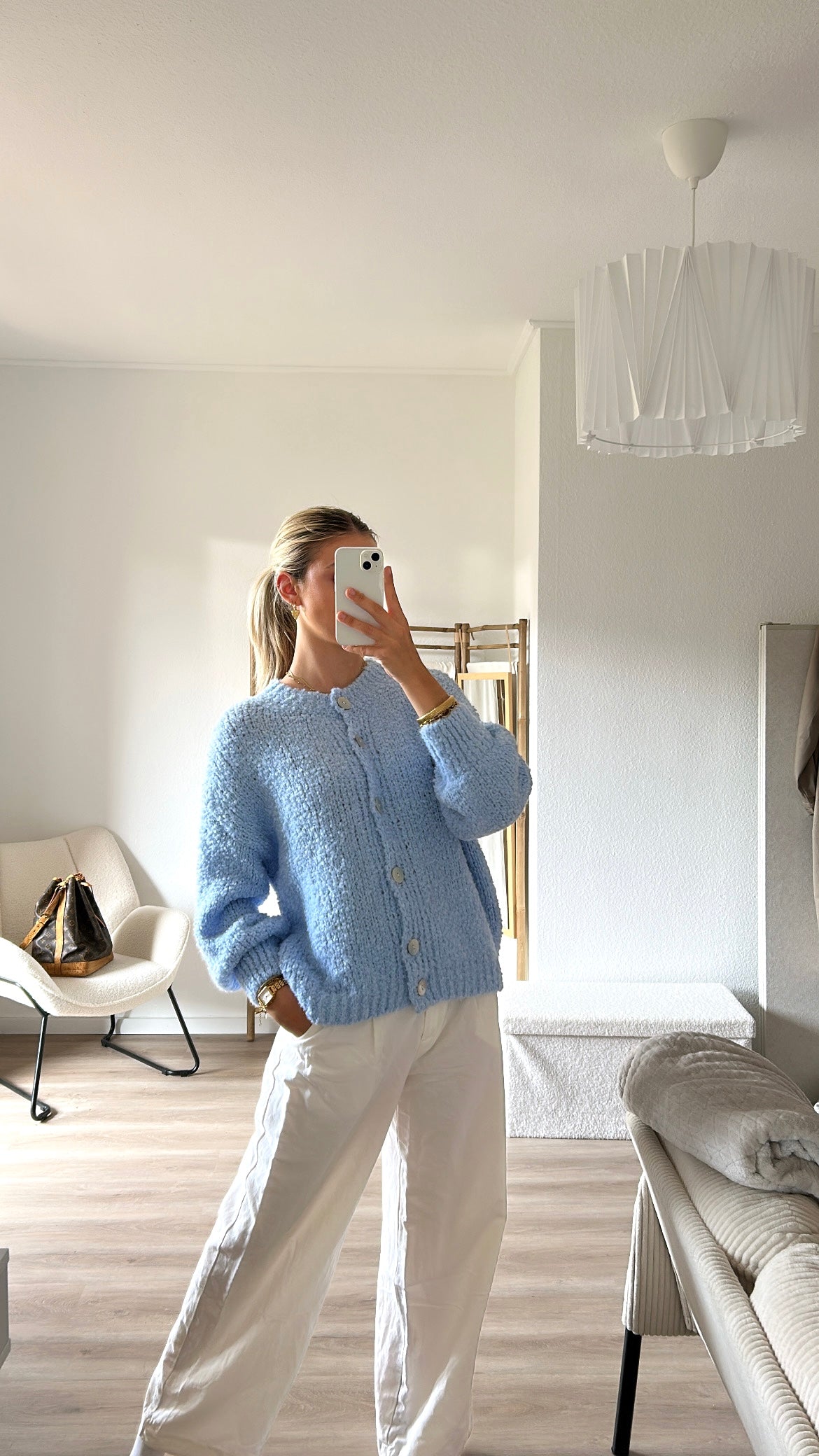 Bouclé Strickjacke- hellblau