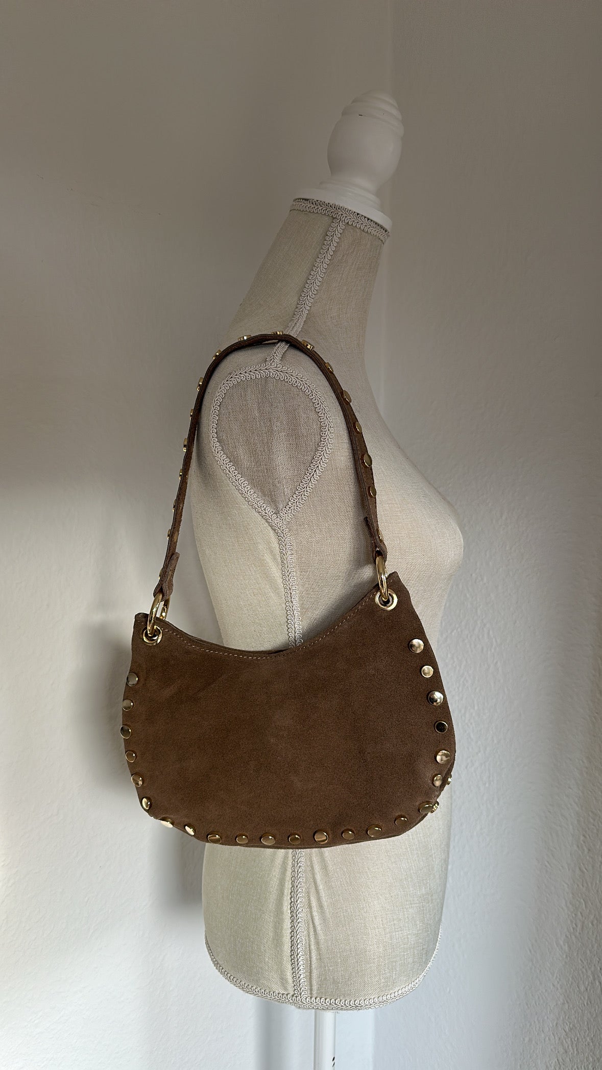 Wildledertasche mit Nieten