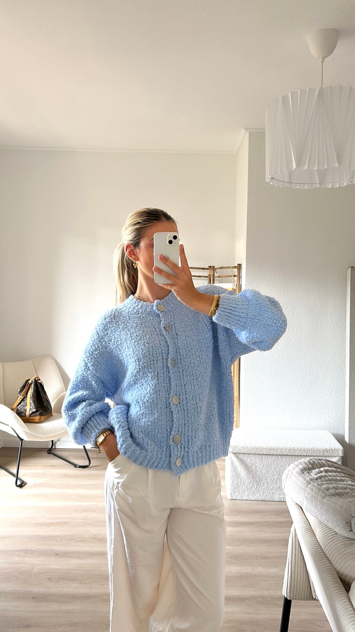 Bouclé Strickjacke- hellblau