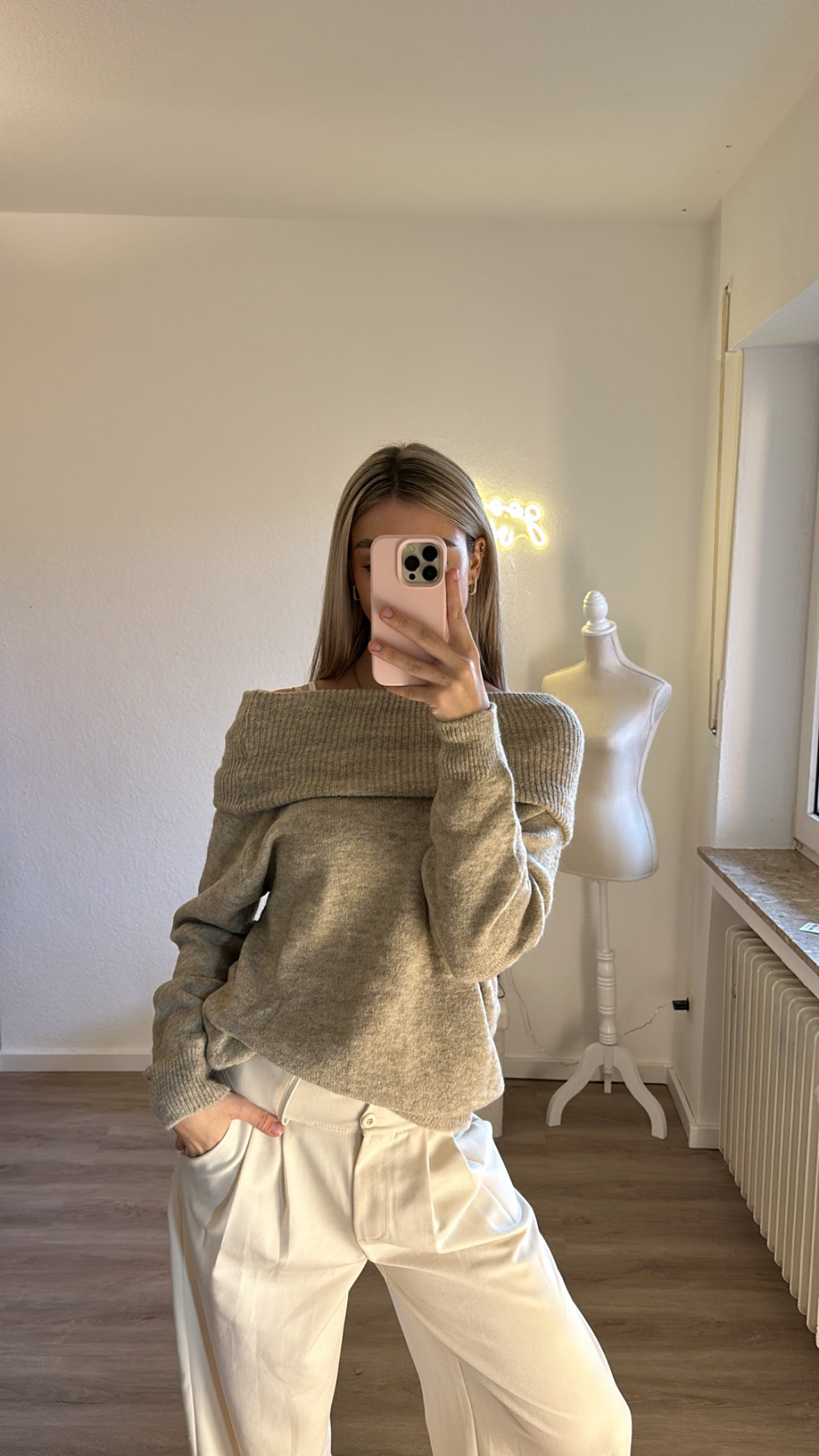 Off-shoulders Pullover