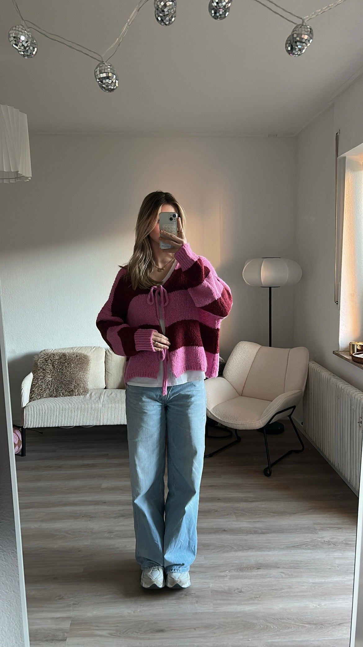 Strickjacke mit Schleifen- gestreift