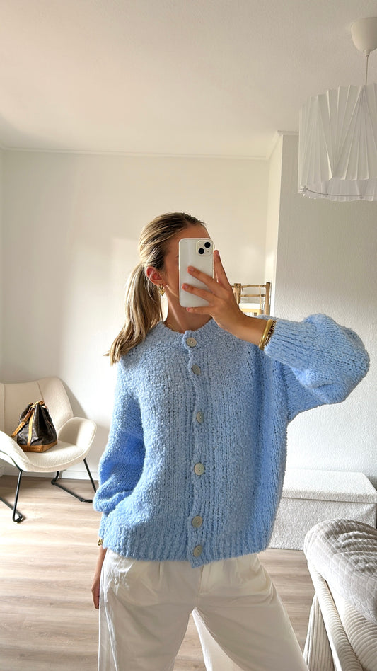 Bouclé Strickjacke- hellblau