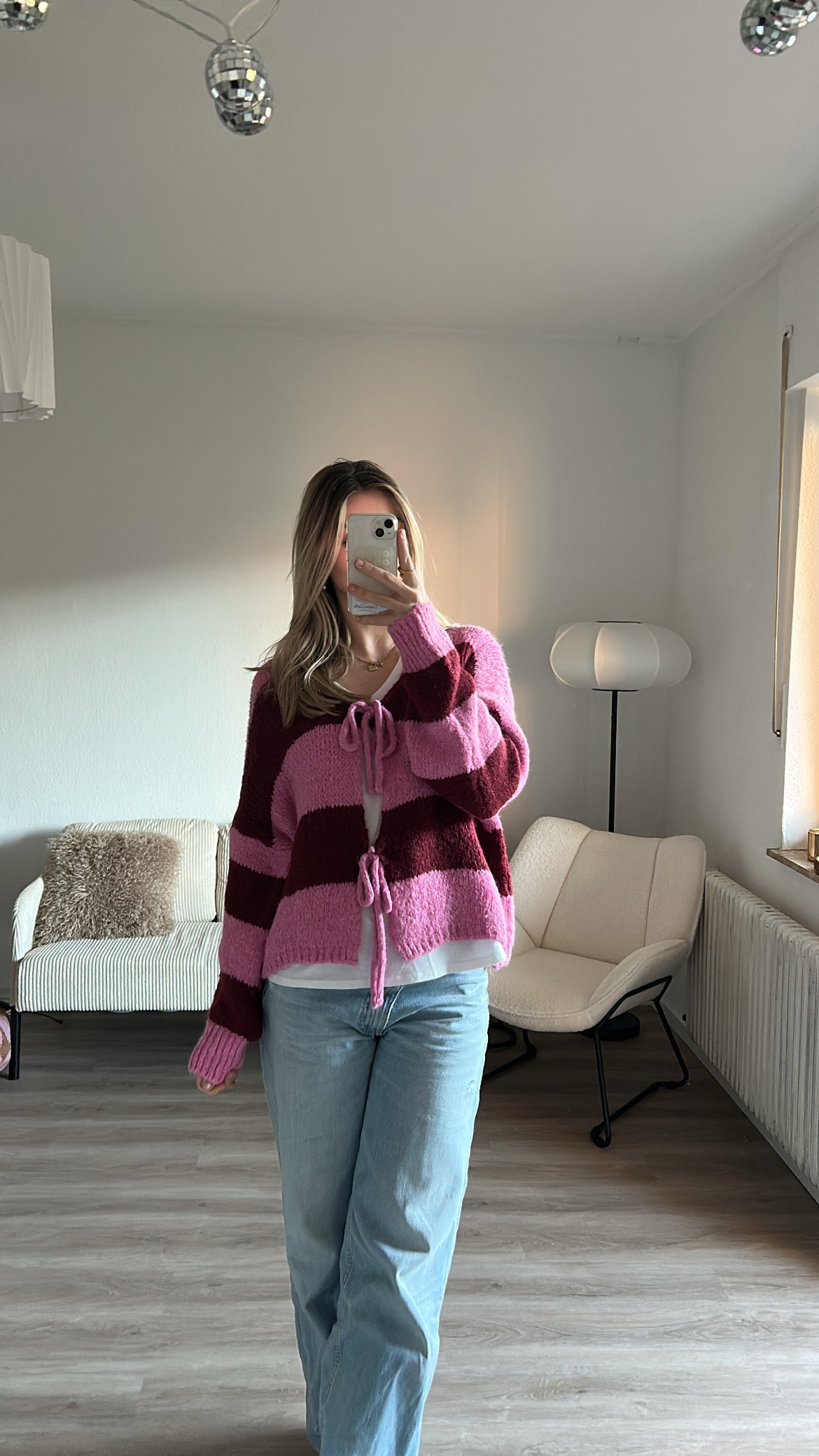 Strickjacke mit Schleifen- gestreift