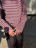 Load image into Gallery viewer, Gestreiftes Langarmshirt
