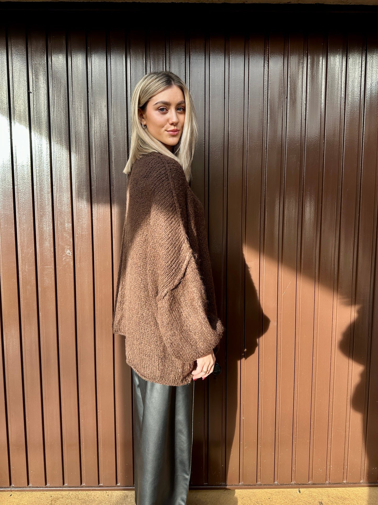 BESTSELLER !! Strickjacke mit goldenen Manschettenknöpfen