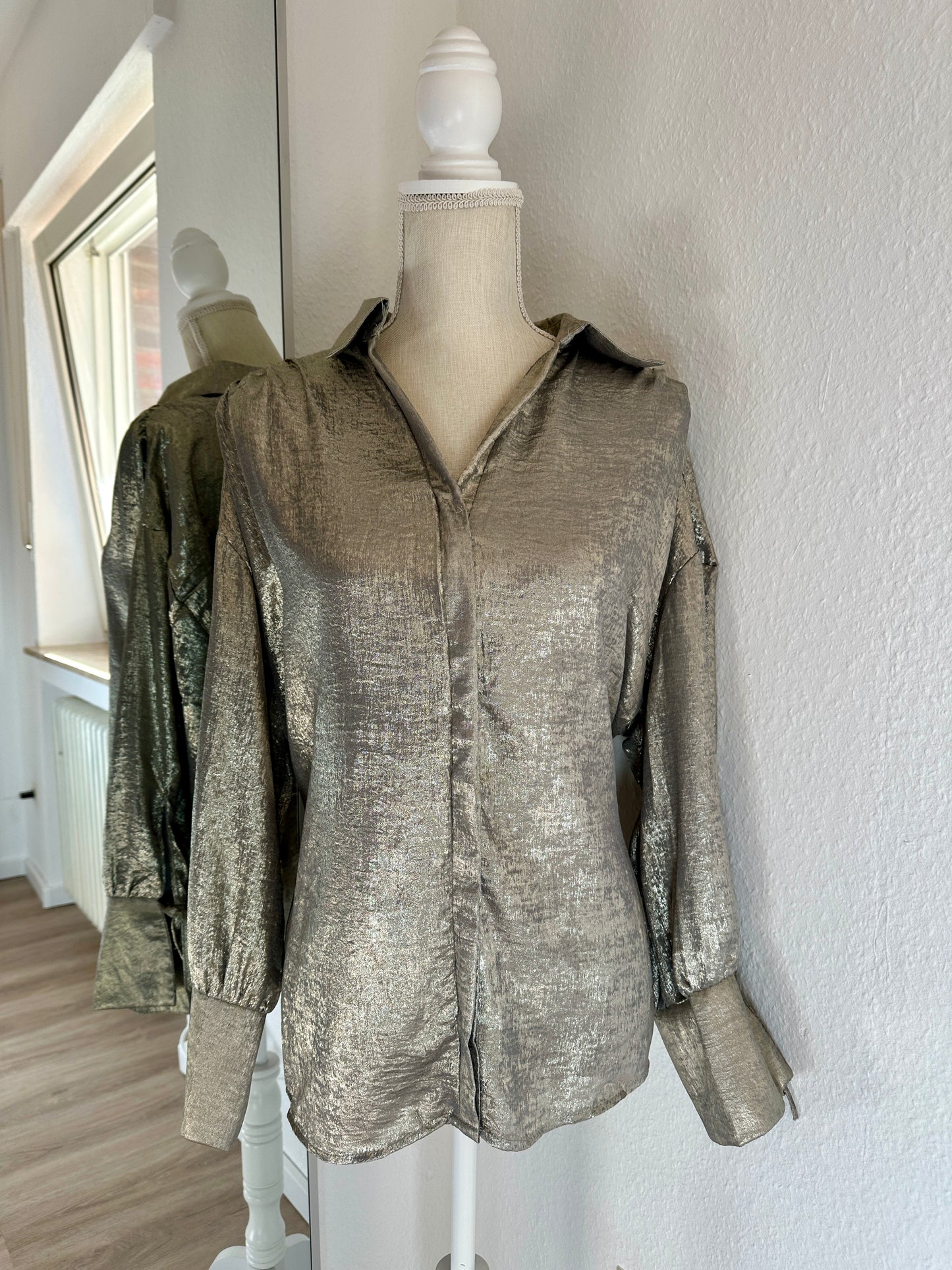 Schimmernde Bluse