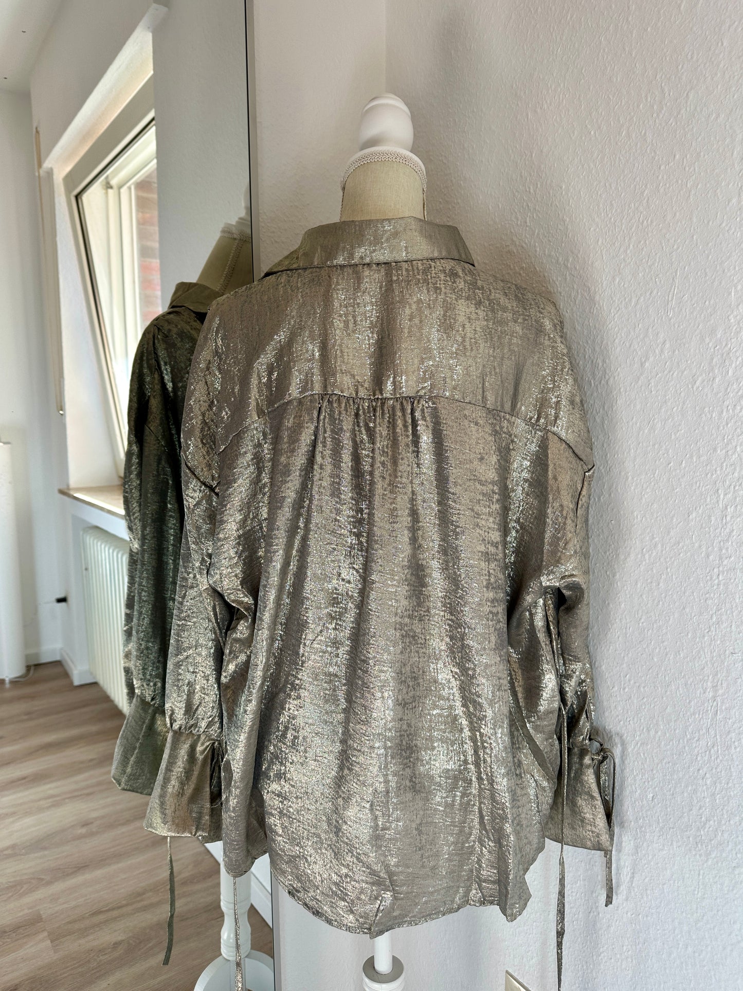 Schimmernde Bluse