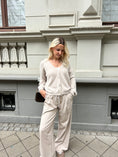 Bild in Galerie-Betrachter laden, Strickjacke mit V-Ausschnitt
