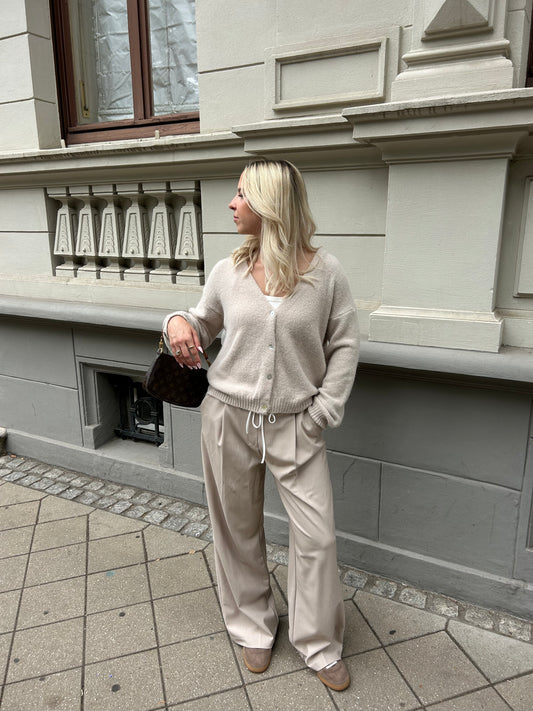 Strickjacke mit V-Ausschnitt