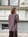 Load image into Gallery viewer, Oversize Blazer mit Nadelstreifen
